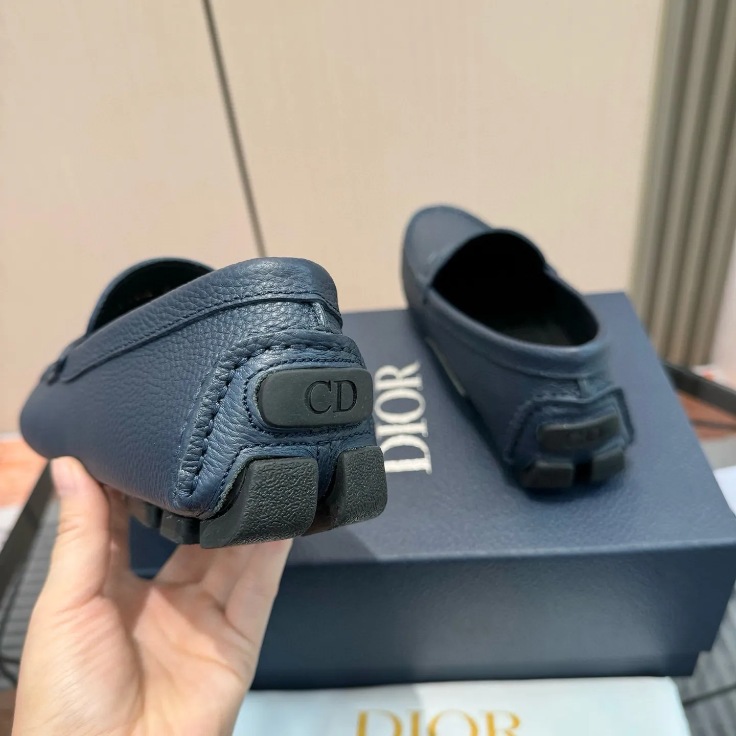 Men's shoes: 580💰 (Niu Li) (Dior Doudou shoes) Exclusive new model Official website new model The upper is made of high-quality imported calf, the color is delicate, and the luxurious texture flows. Tailor-made for exquisite men, creating a noble aura. Delicate and smooth lines. Cowhide lining. Size: 38-44, 45 customized. Outdoor driving shoes for experienced drivers🚗